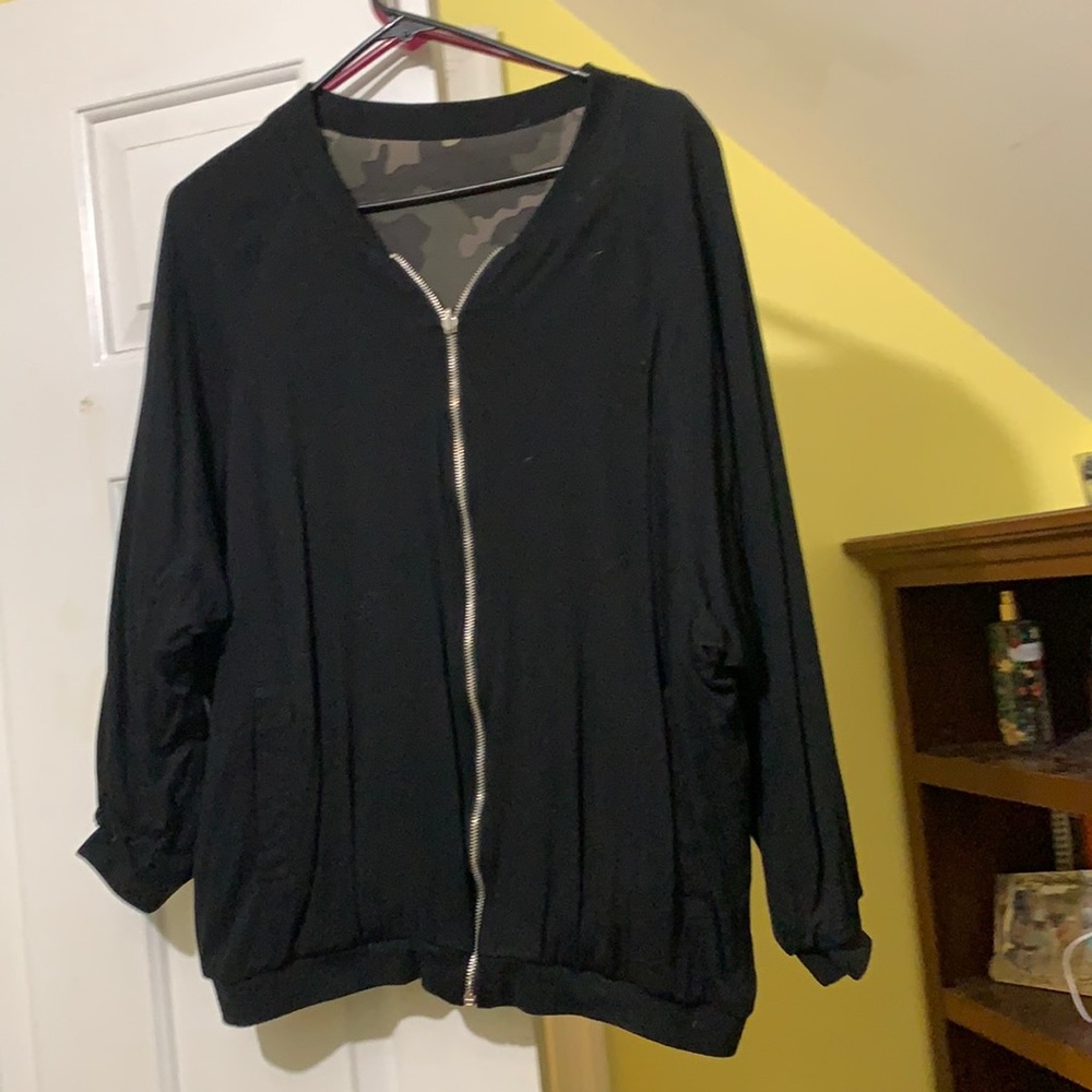 Reversible bomber jacket
